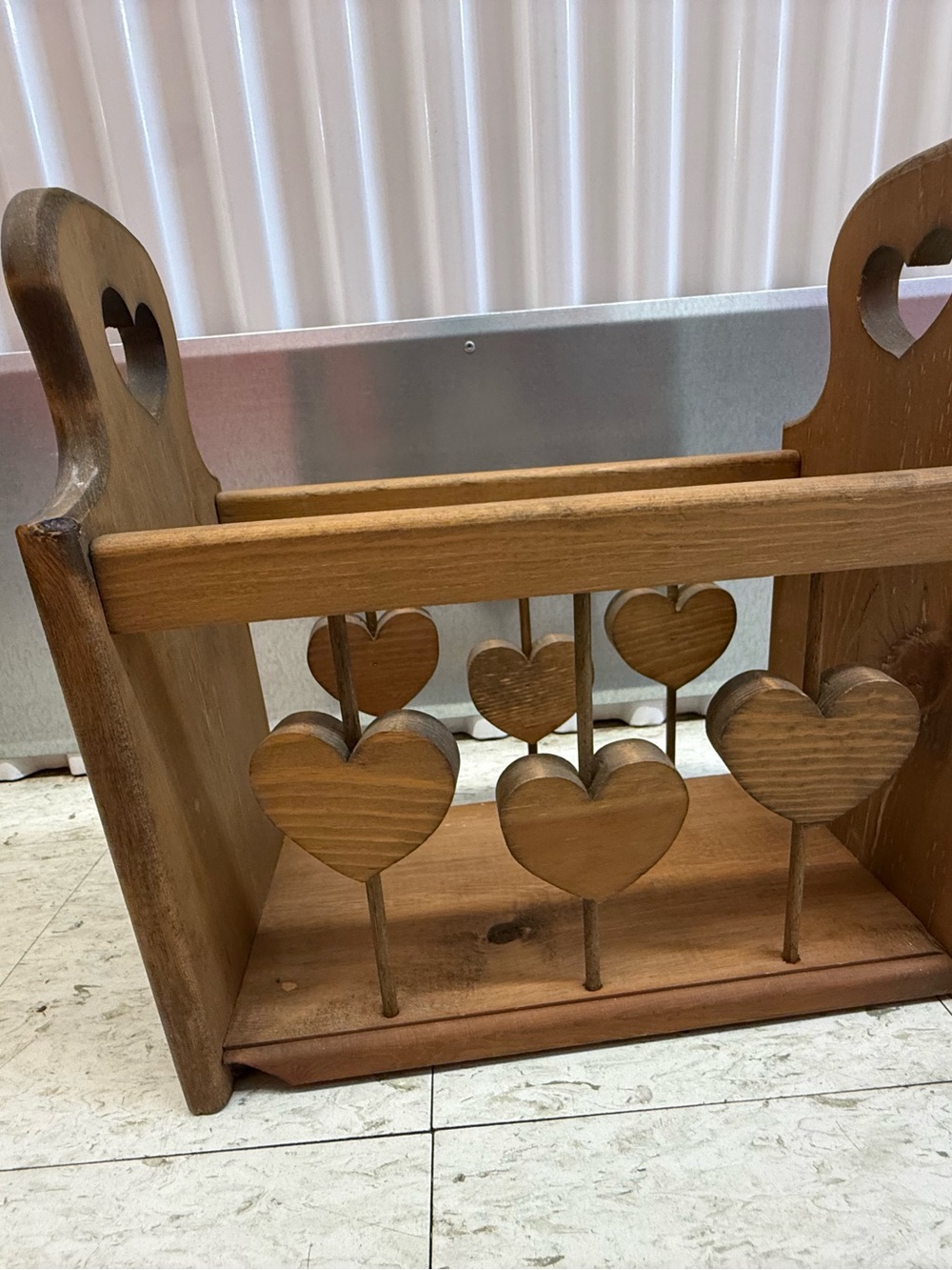 Wooden Heart Magazine Rack - Natural Brown